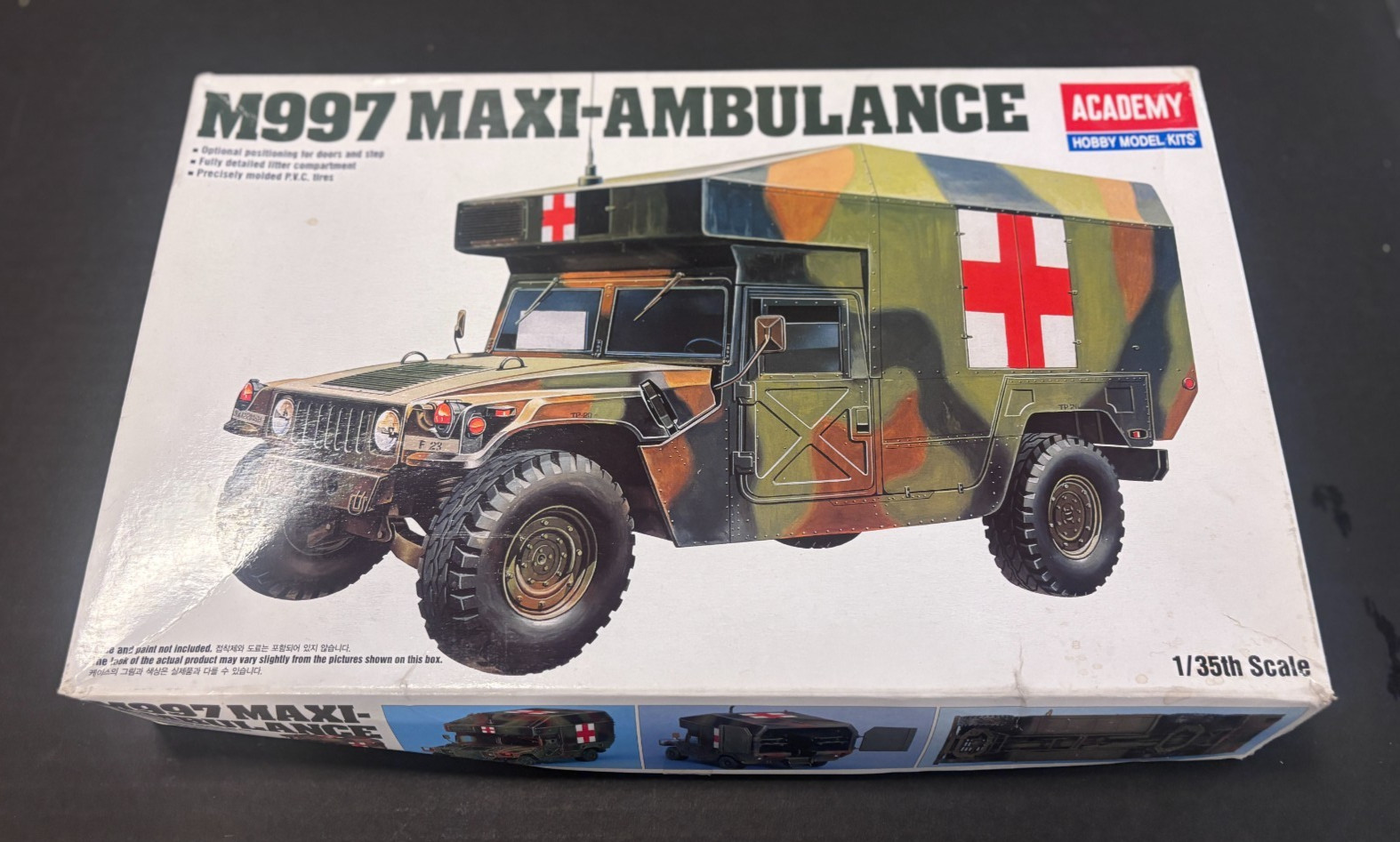Academy 1:35 M997 4x4 Maxi-Ambulance Hummer Humvee - #1352 - New