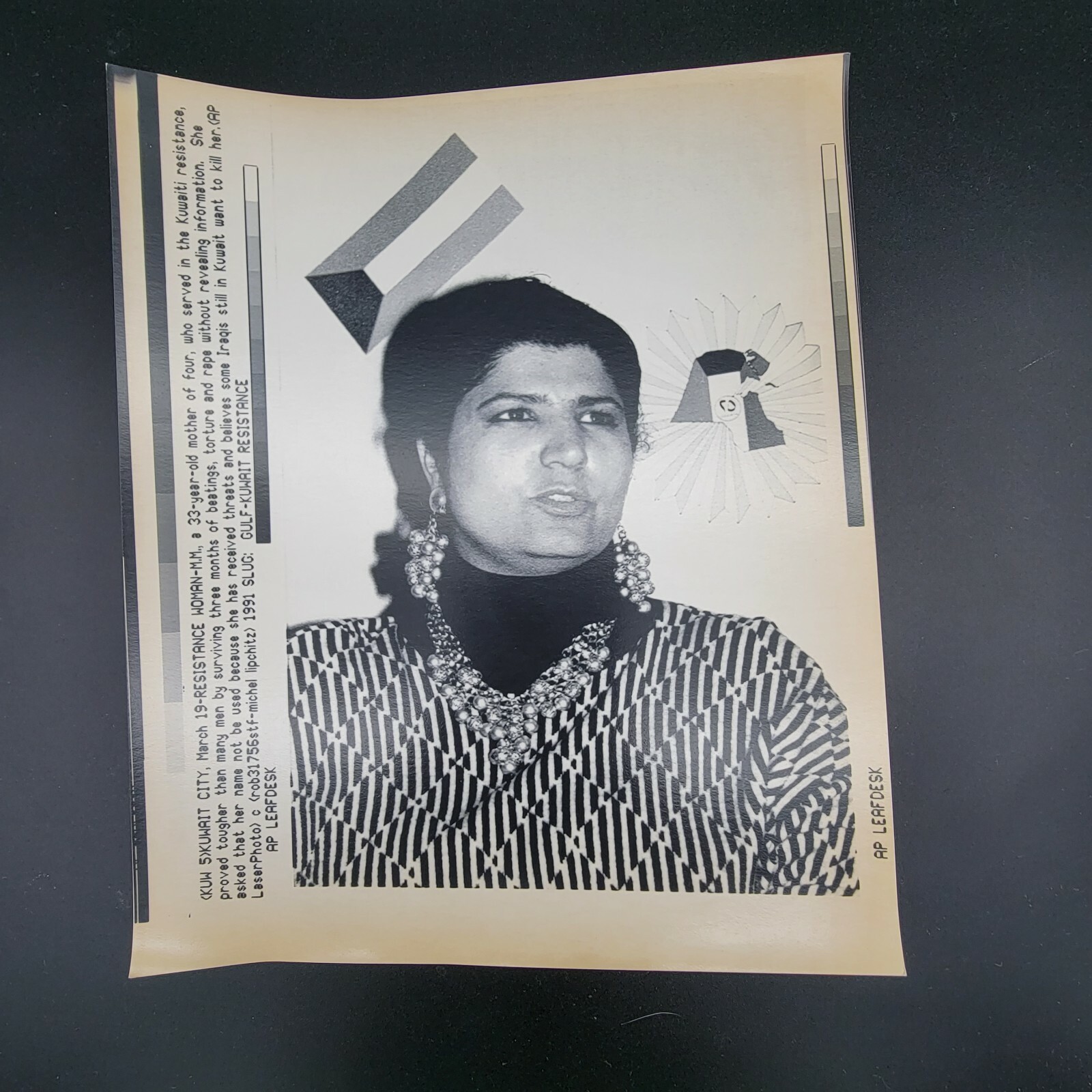 Resistance Woman AP Leaf Desk Press Photos Gulf War 1991 Kuwait City