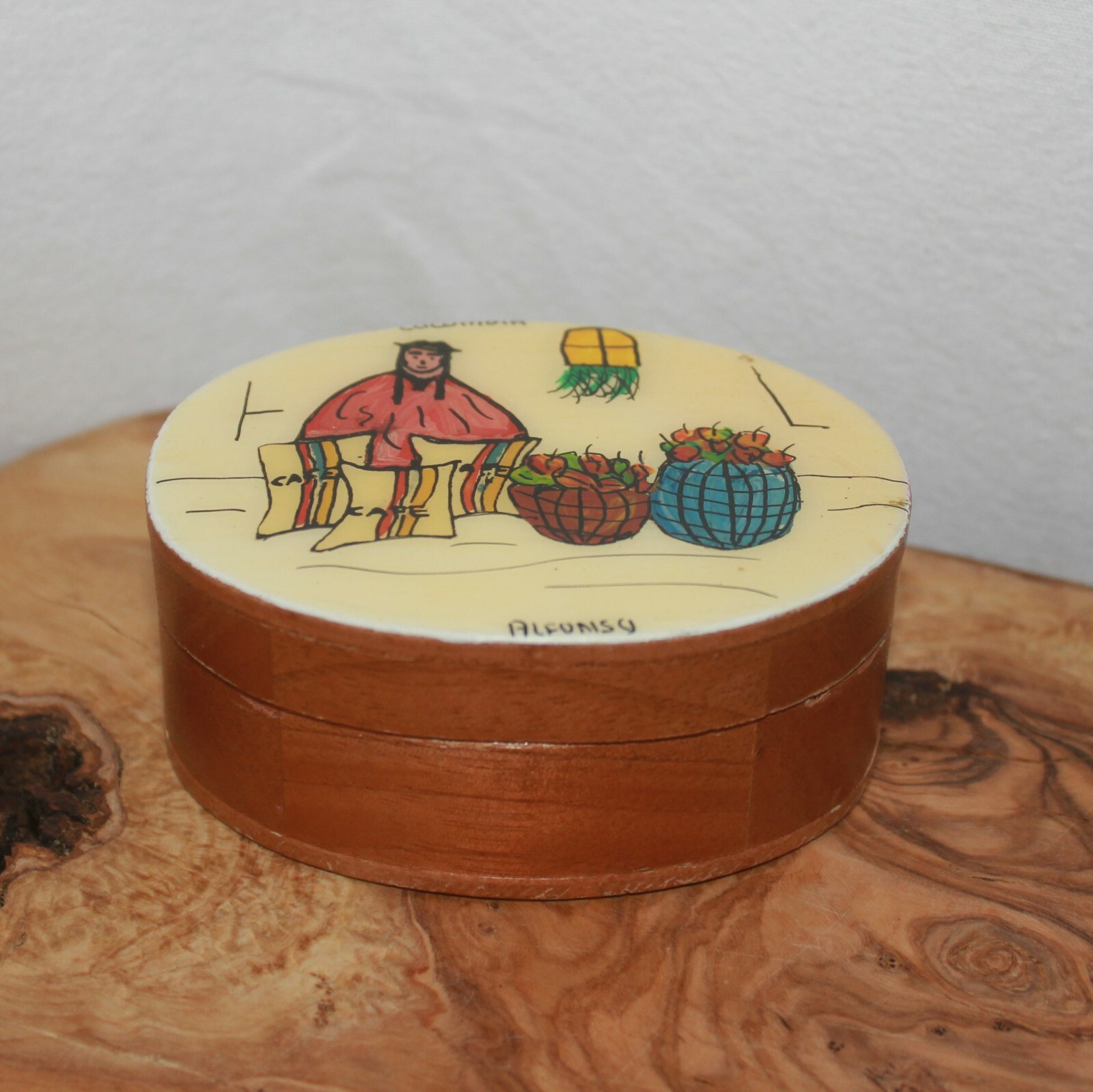 Columbia Wood Trinket / Ring Box - Folk Art - Oval - In excellent condition