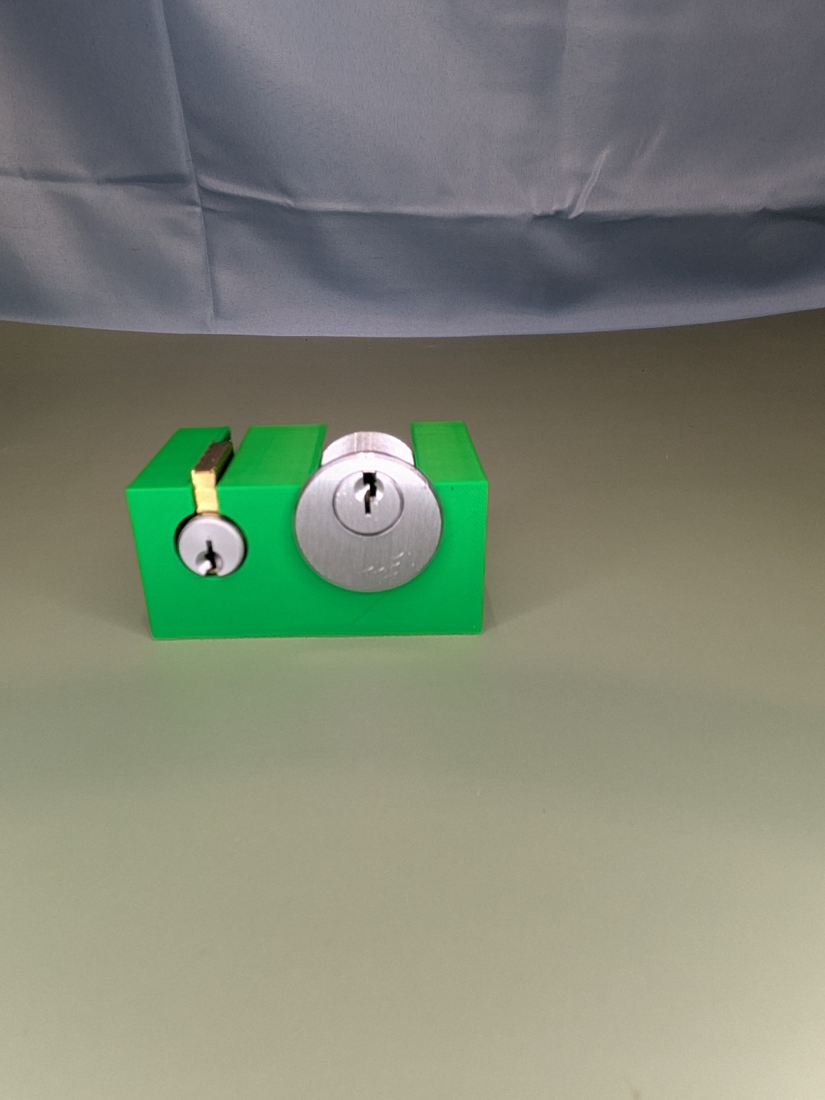 Lock cylinder pin checking holder