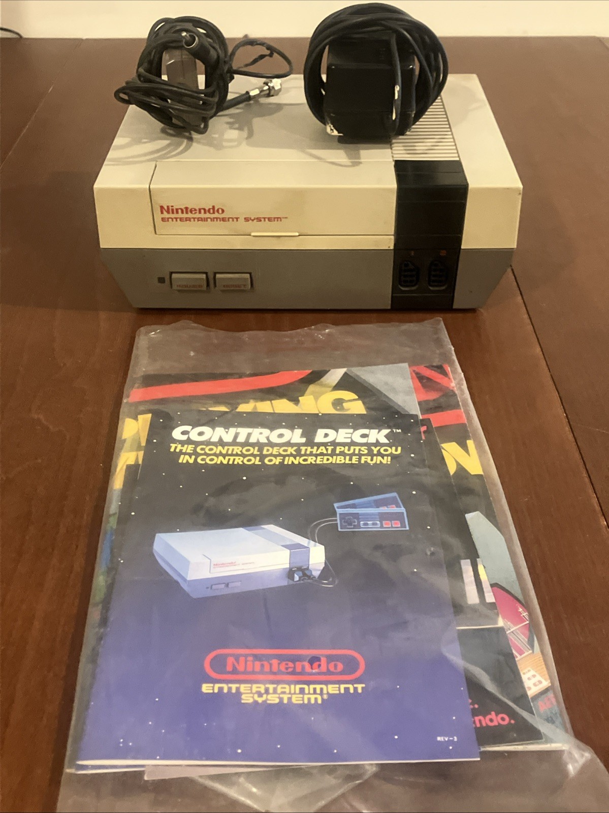Nintendo NES Console For Parts Repair  Powers On Game Plays Black White No Soud