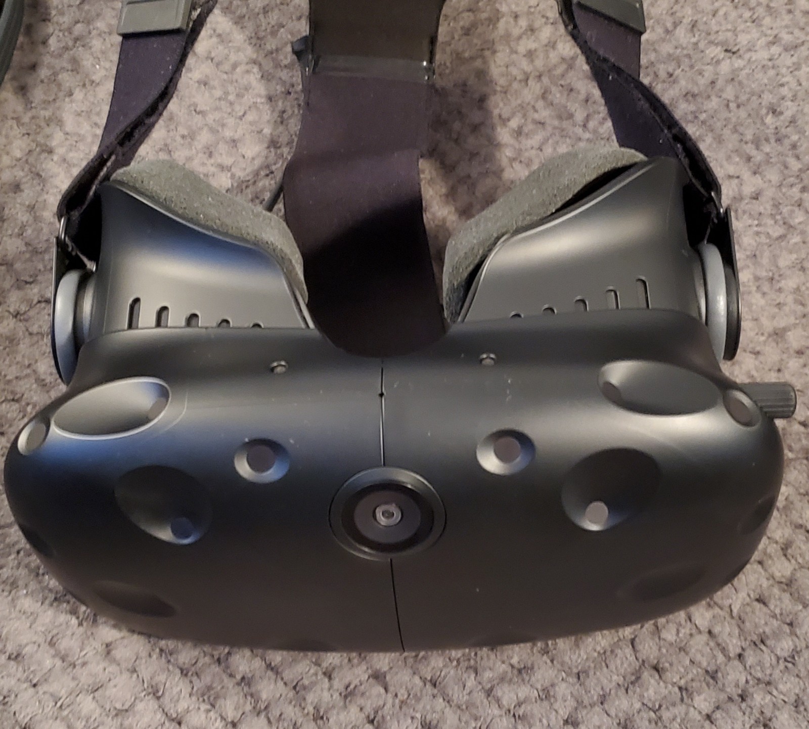 HTC Vive VR Headset Complete Set + Custom Pelican 1510 Case (Easily Portable)