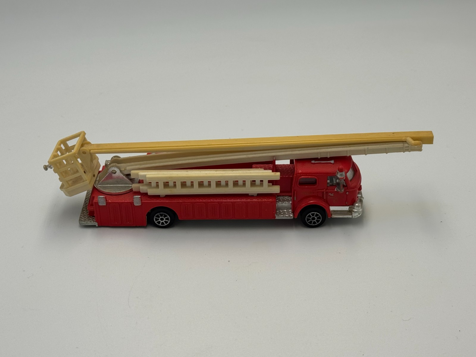 1990 Road Champs Chicago Fire Dept. Aerial Hook & Ladder Red Fire Engine Truck
