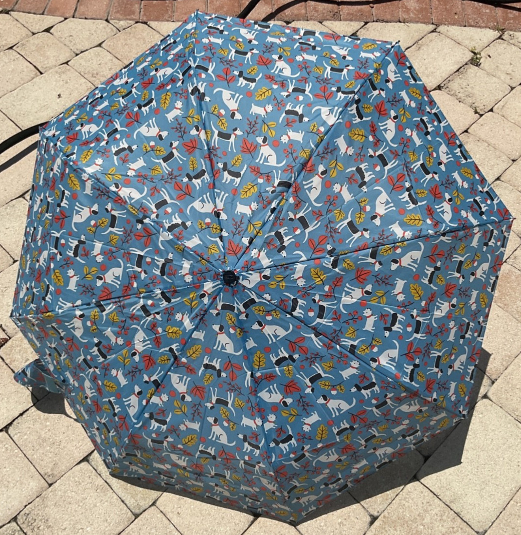 TOTES  UMBRELLA  BLUE DOGS LEAVES AUTO OPEN 42 INCH COVERAGE NWT