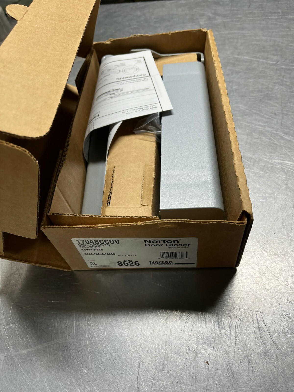 1704 NORTON 1704BCC0V  Aluminum DOOR CLOSER Reversible, Tri-Style, Non-Hold Open