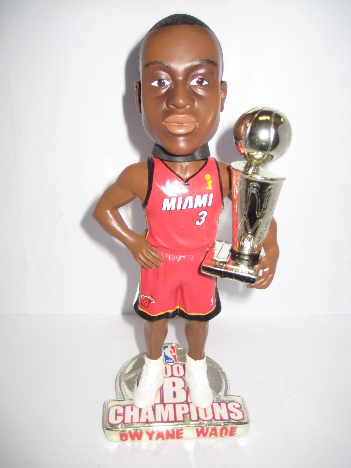 DWYANE WADE FOREVER LIMITED /5000 LEGENDS OF THE COURT BOBBLE HEAD FREE SHIPPING
