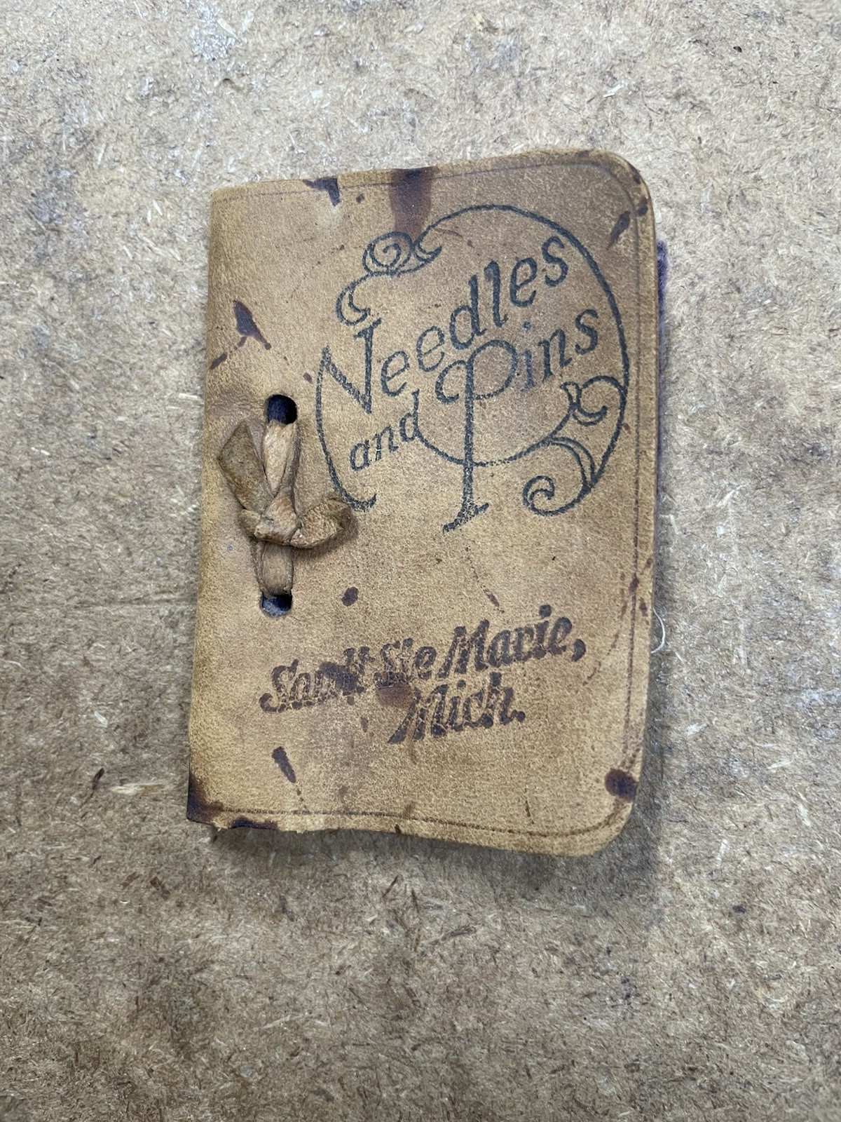 Needles & Pins Leather Felt Holder Vintage Sault Ste Marie Upper Peninsula MI