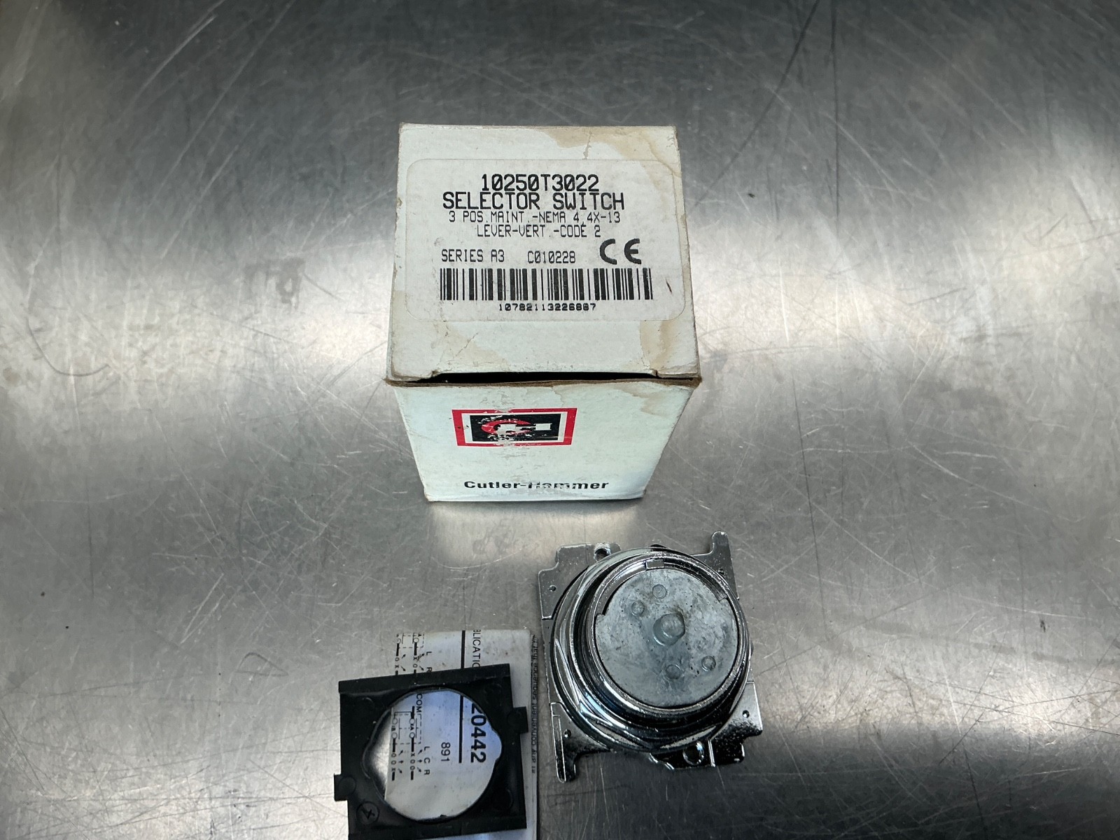 Cutler-Hammer 10250T3022 Selector Switch-Missing Knob