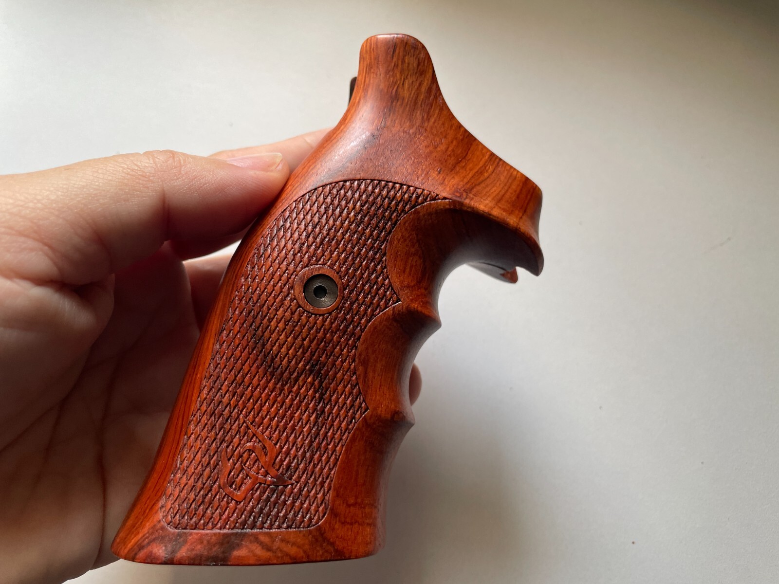 Decorative Target Grips for Taurus Medium/Large Frame SQUARE BUTT 44, 65, 66