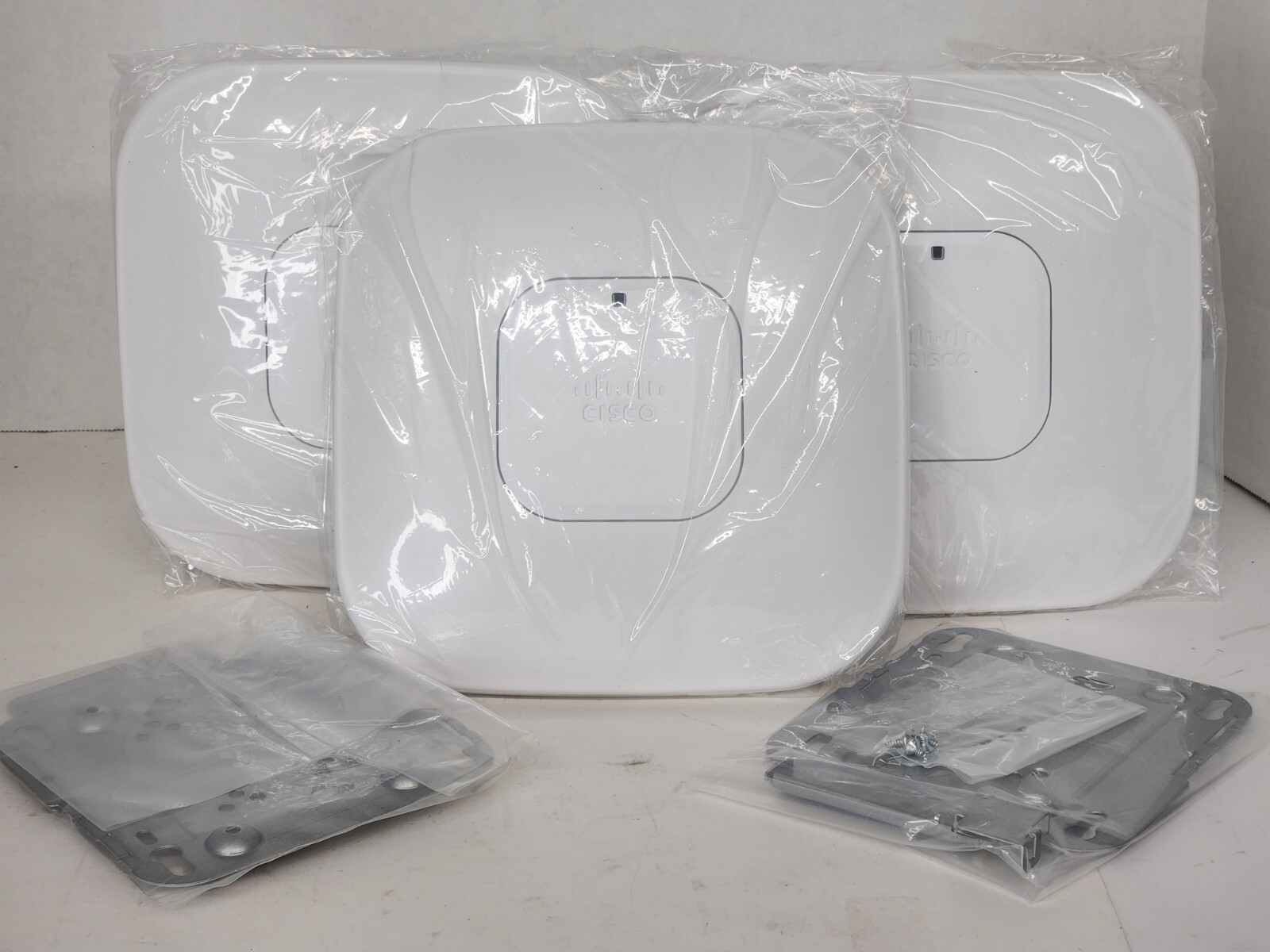 3 new Cisco Aironet 3500 AIR-CAP3501I-A-K9 Wireless Access Point w/ 2 Brackets