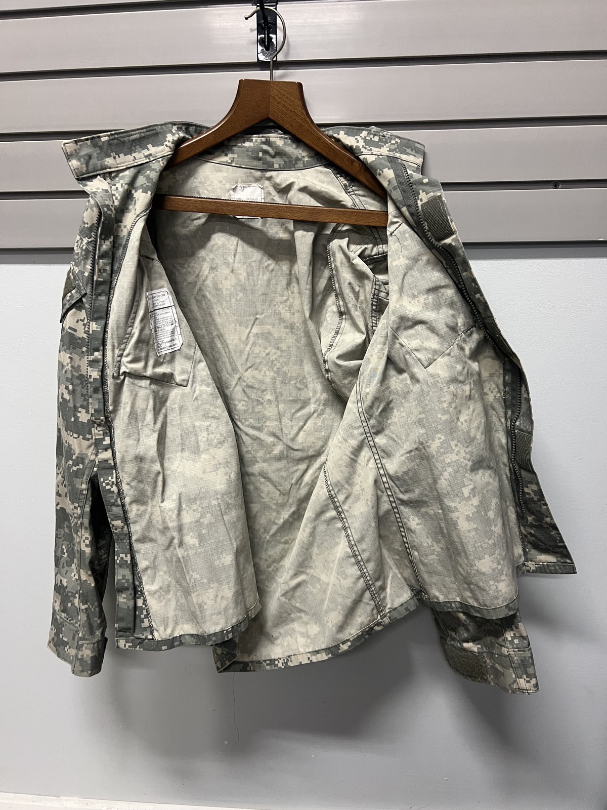 US Army ACU Combat Uniform Jacket UCP Digital Camo Small Regular ripstop mens