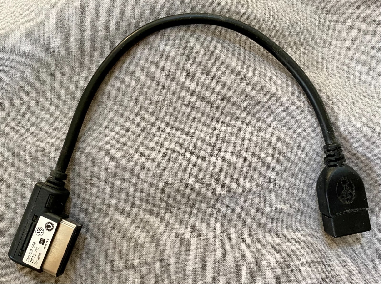 VW POLO GOLF PASSAT GENUINE USB Media Interface Lead 5N0035558