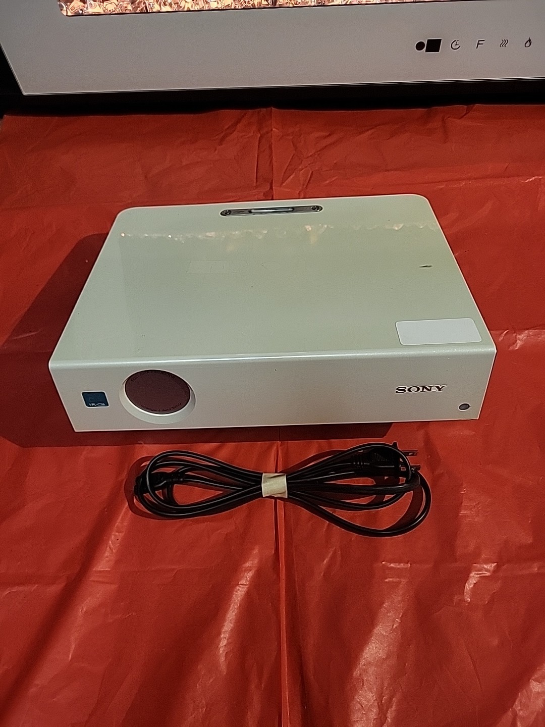 Sony VPL-CS6 DATA PROJECTOR w/ Power Supply 2117 HRS used