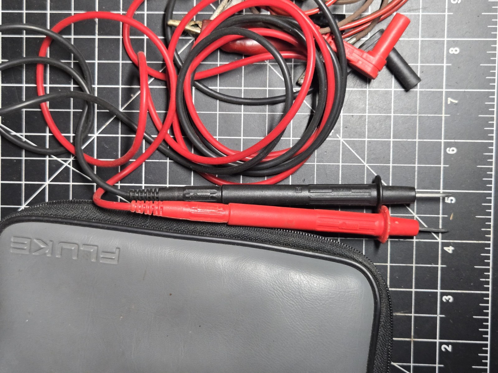 Fluke Piece Test Probe Set Tip 1000v replacement pouch volt meter electrical