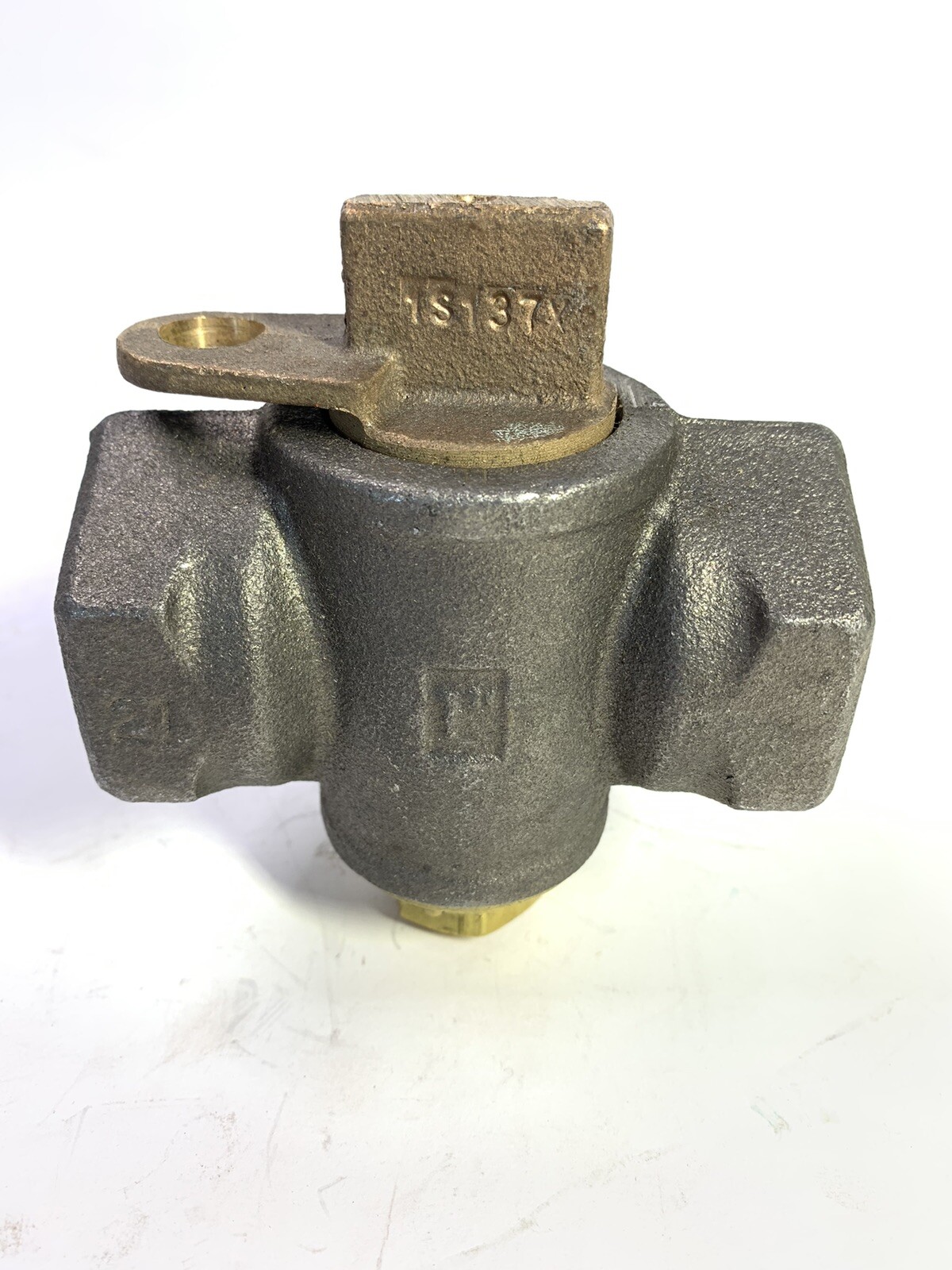 Mueller 175-psi 1-inch FNPT H-11175 Iron Body Lock Wing Gas Plug Meter Valve