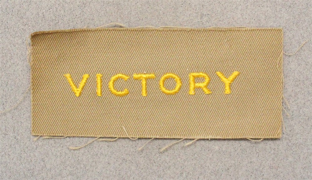 Army patch 5927: 5th Armored Division "VICTORY" pocket title on khaki