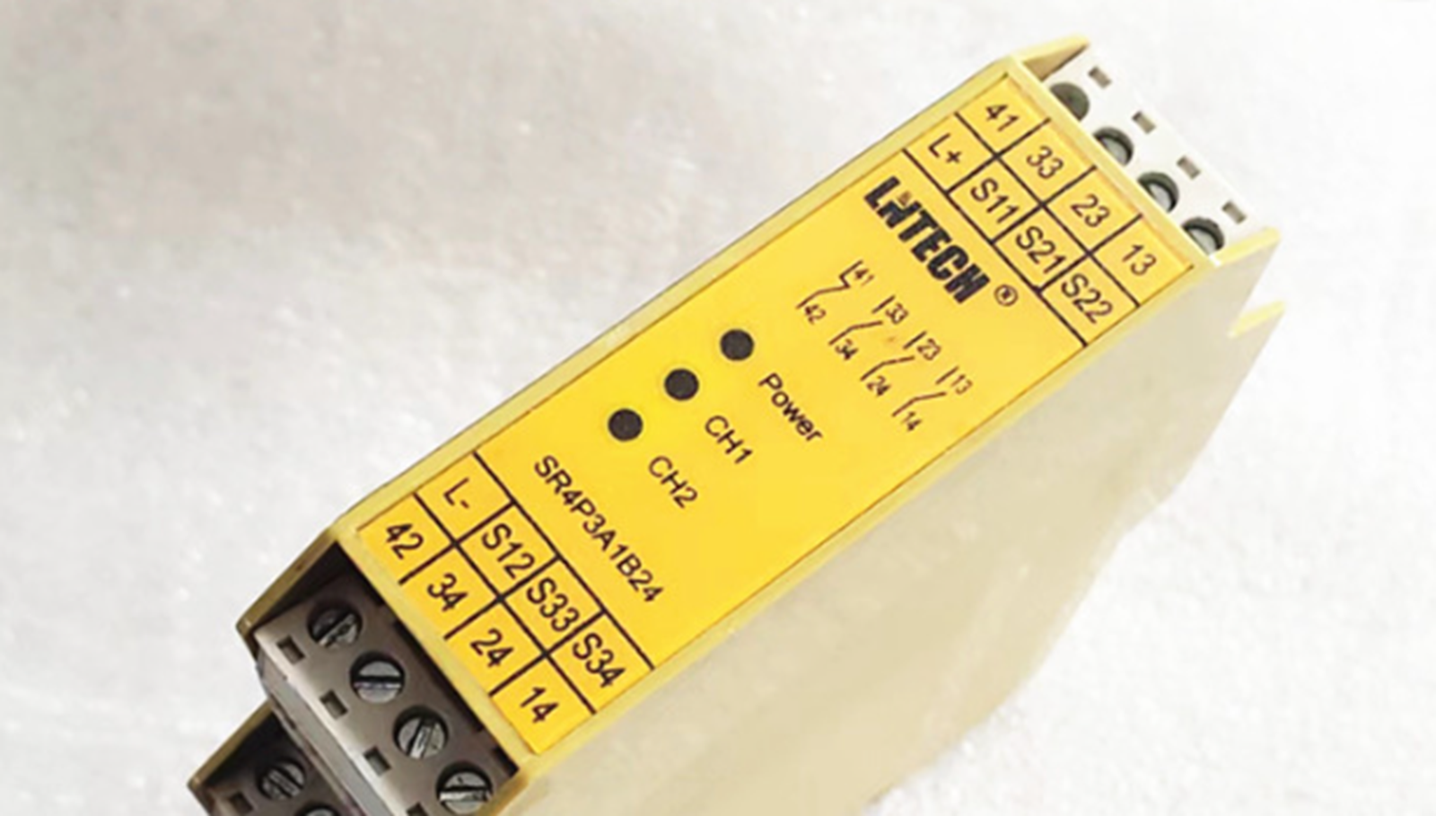NEW LNTECH SR4P3A1B24 Safety Relay