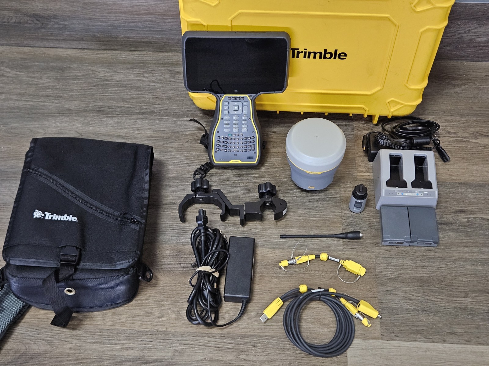 Trimble R12i GPS GNSS Beidou Galileo RTK UHF Rover Kit w/ TSC7 Access 2026