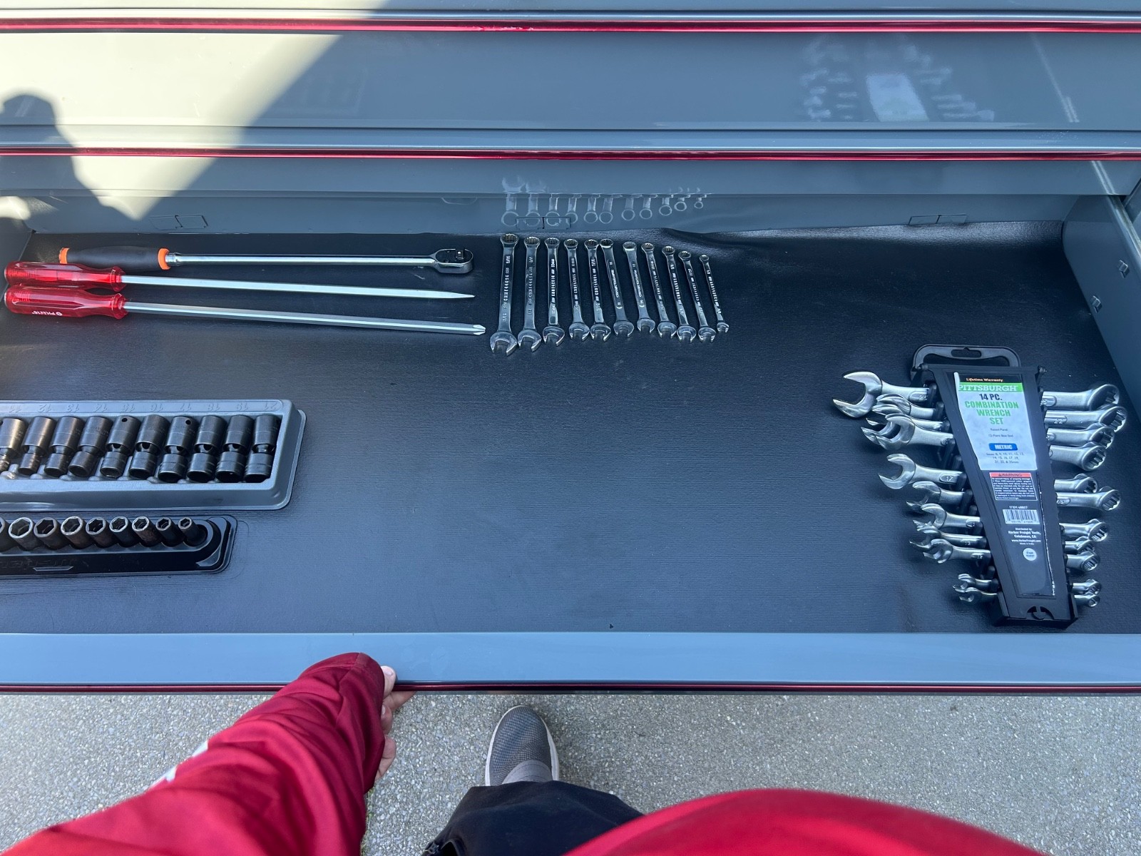 snap on tool box 55” has a small dent on the side It has a workbench power drawe