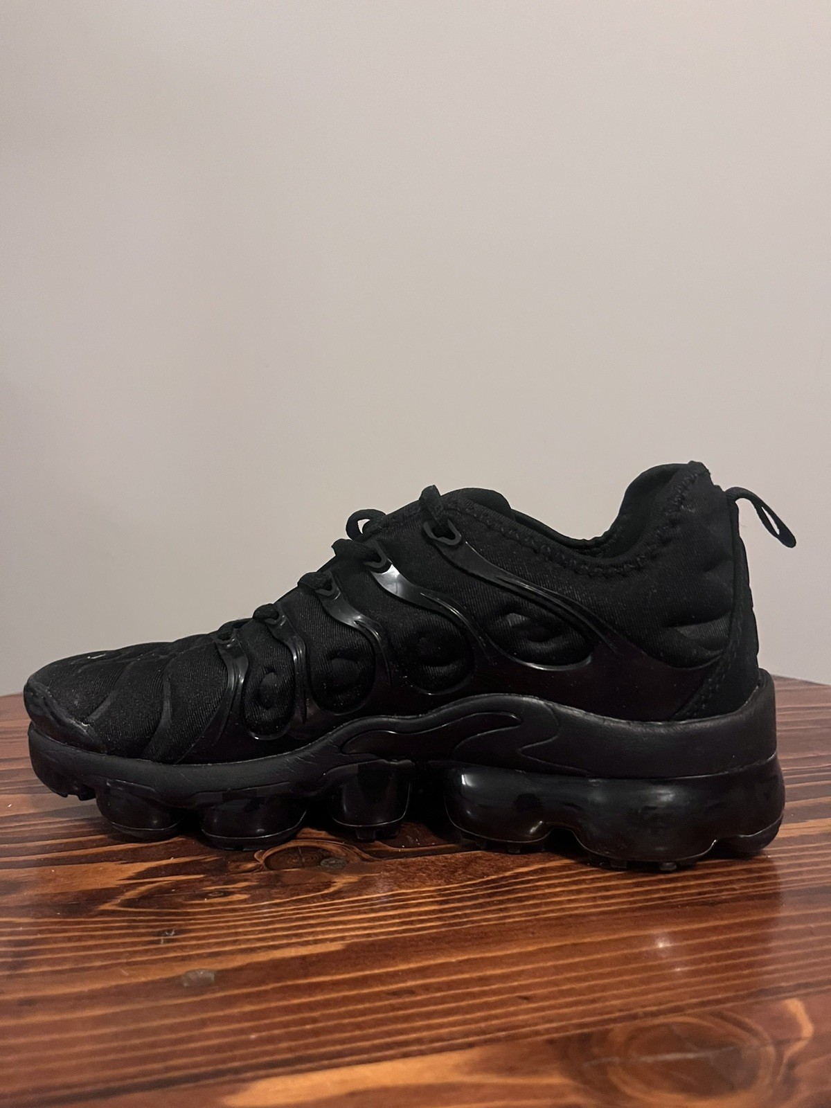 Nike Air VaporMax Plus Black Athletic Shoes 924453-001 Men size 7 Women Size 8.5