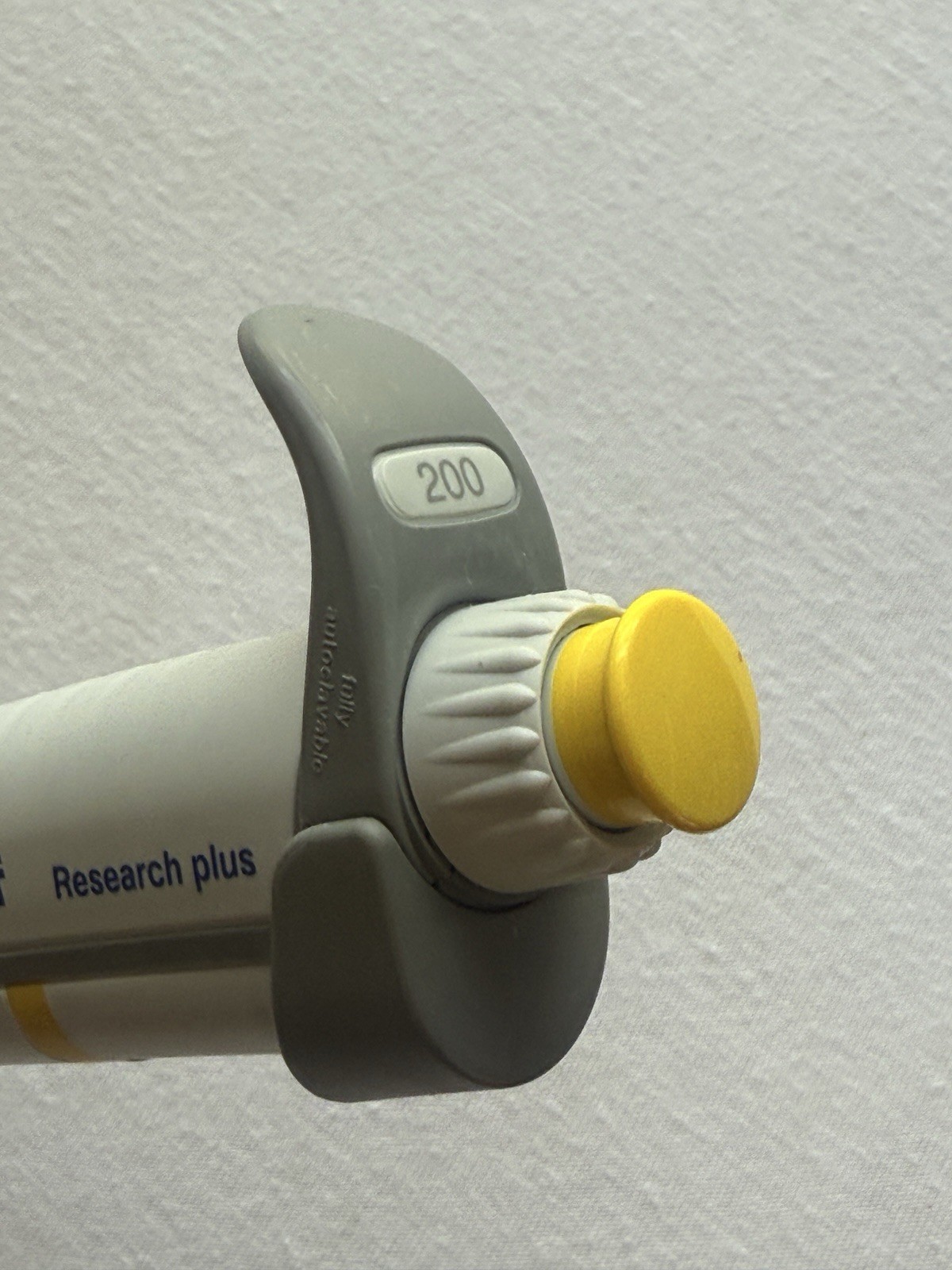 Eppendorf Research Plus ~ 200 ~ 20-200ul ~ Single Channel ~ Calibrated