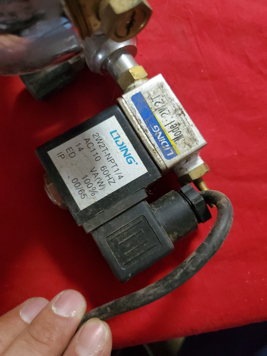 2 Hydrofarm (CO2) Carbon Dioxide System Regulator Liding 2W2T