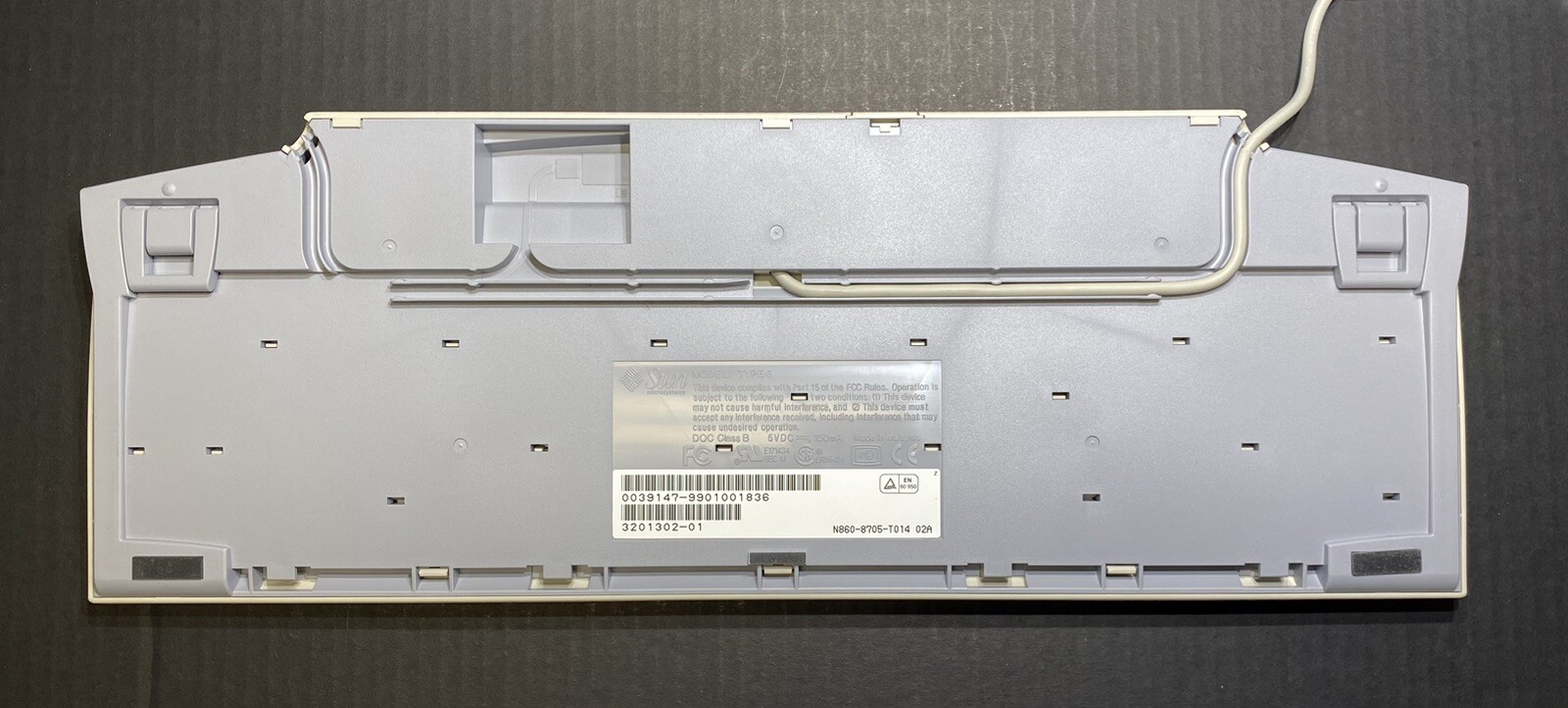 Sun 320-1302 Type-6 KOREAN Keyboard, 2Meter Cable Mini-Din8 Connector, Clean