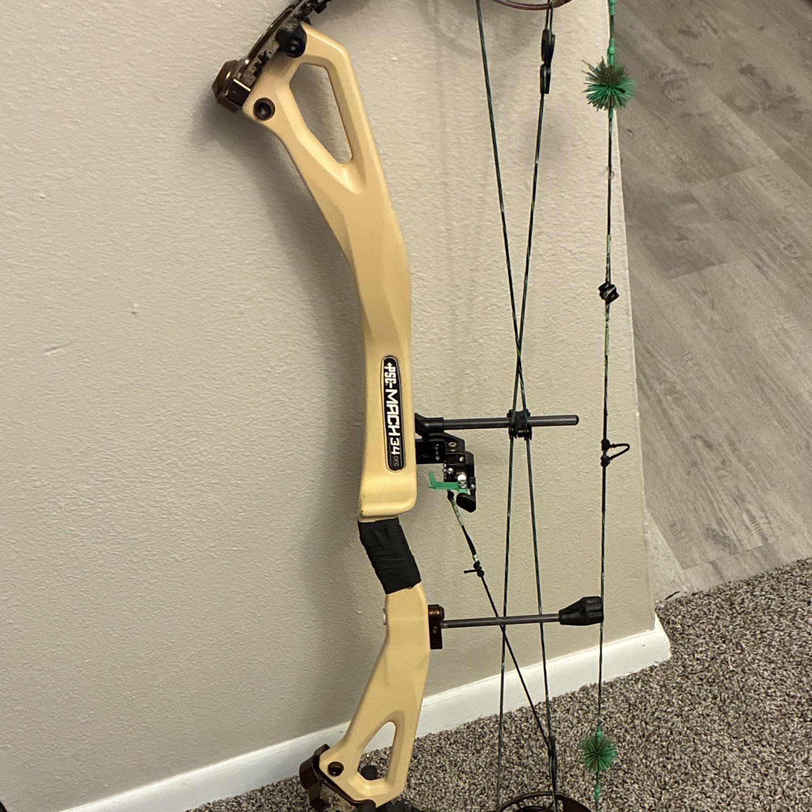 PSE Mach 34 30in 70lb RH 29in Draw Aluminum Compound Bow Tan