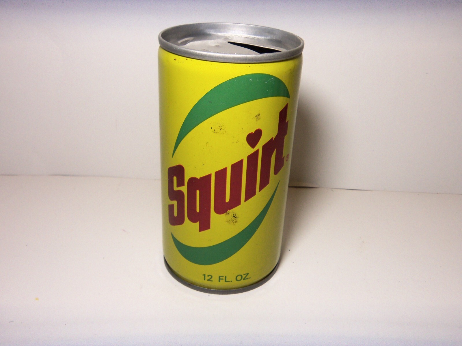 SQUIRT 12 OZ STEEL CAN HOLLAND, MICHIGAN  VINTAGE