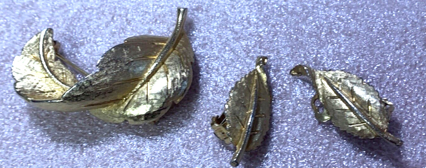 Vintage BSK Clip-on Earrings & Matching Brooch Gold-Tone