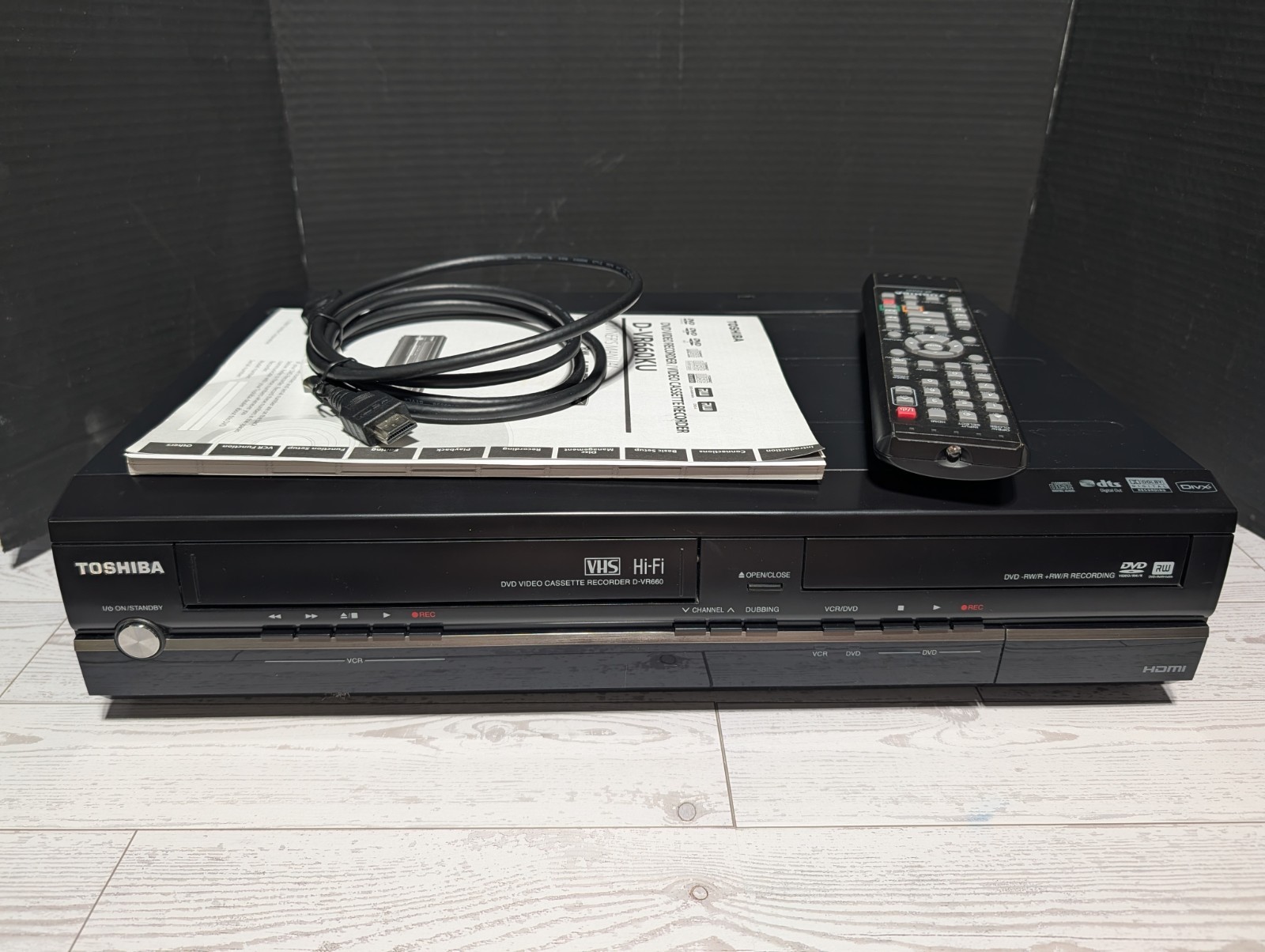 Toshiba DVR660 VCR Player DVD Recorder 1080p HDMI Remote Manual Cables Included