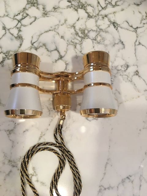 Opera Glasses 3X22 Theater Binoculars White Necklace Chain Compact Adults EUC