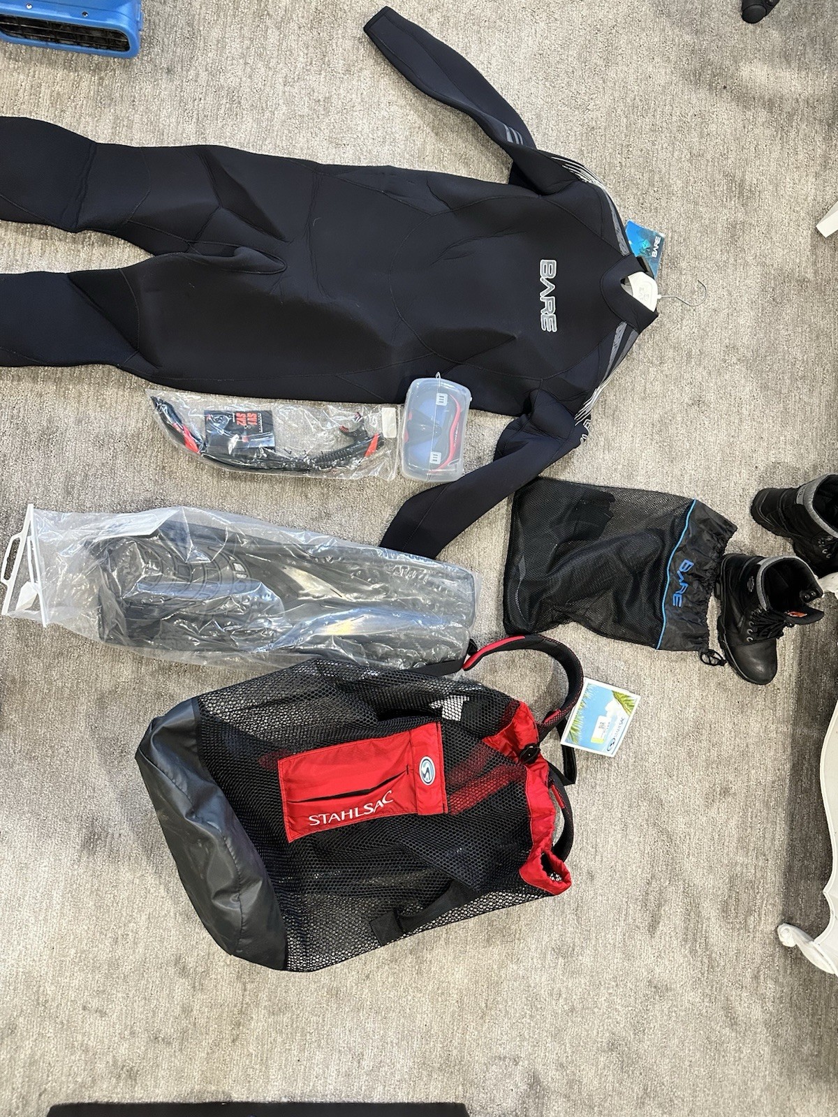 Atomic Aquatics & BARE Scuba Equipment