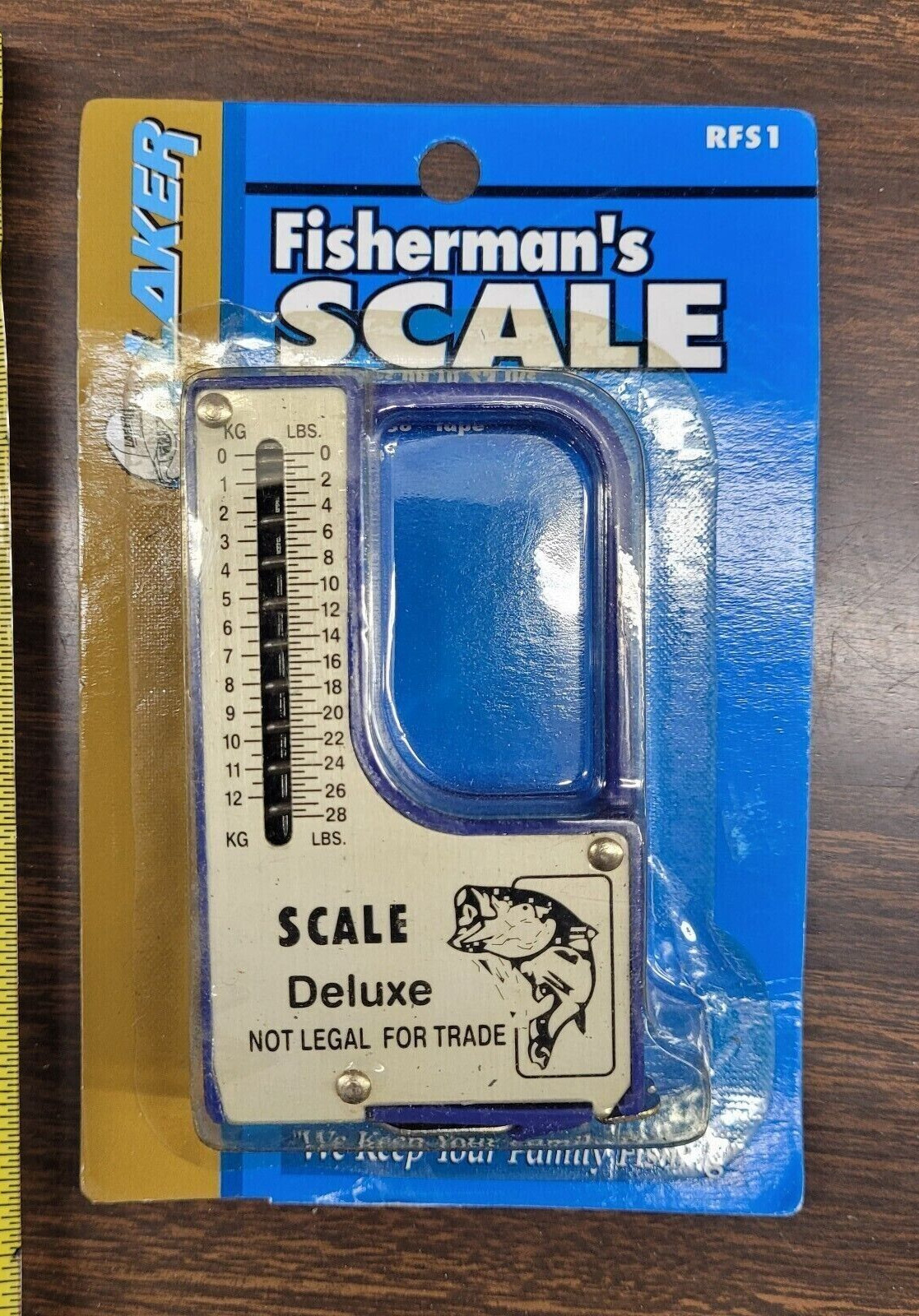 NEW IN PACKAGE LAKER FISHERMAN'S SCALE 28 pound DELUXE w/36” TAPE MEASURE