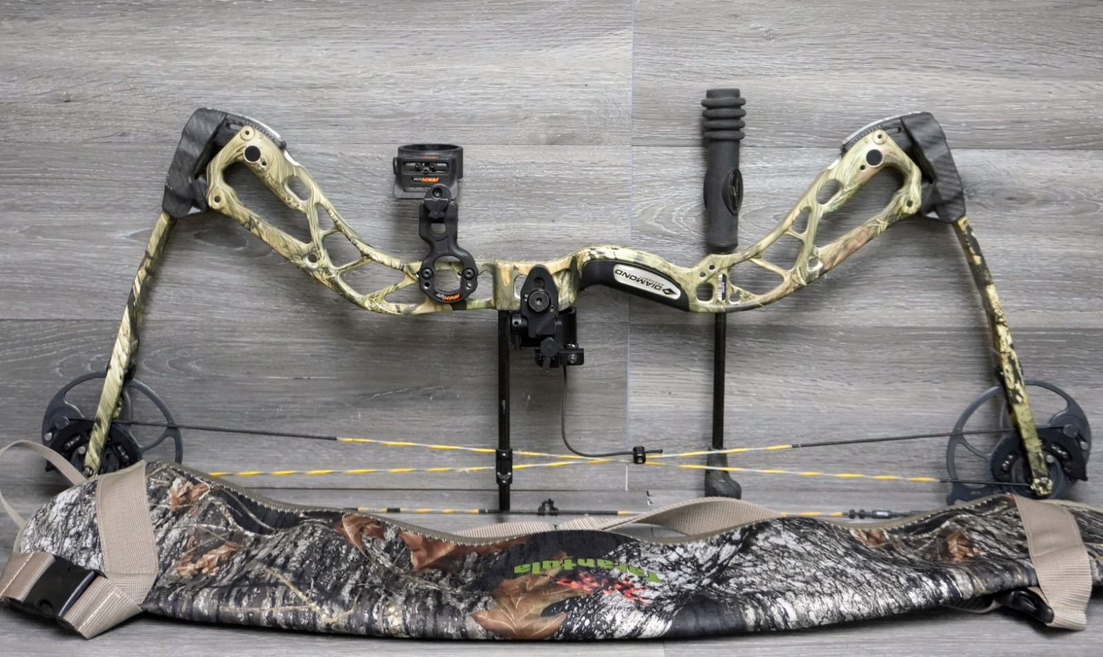 Used Diamond Edge SB-1 Kryptek Camo Right Handed Bow
