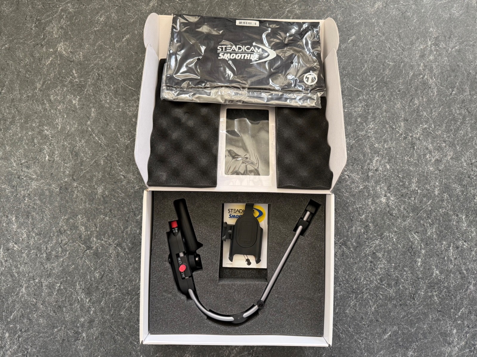 STEADICAM SMOOTHEE Video Stabilizer w/ iPod Touch Mount, Bag & Orig Box