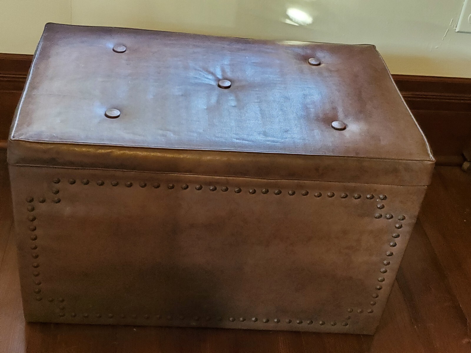 VINTAGE CANISTER VACUUM CLEANER STORAGE / TOY BOX STORAGE HASSOCK CHEST TRUNK
