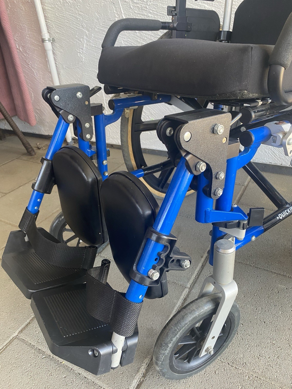 Quickie 2 wheelchair manual folding wheelchair 16”x19”x22”