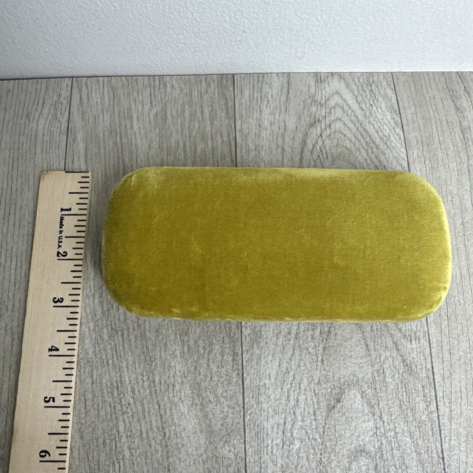 Gucci Green Velvet Eye Case Hard Shell Authentic Regular Size Glasses Holder