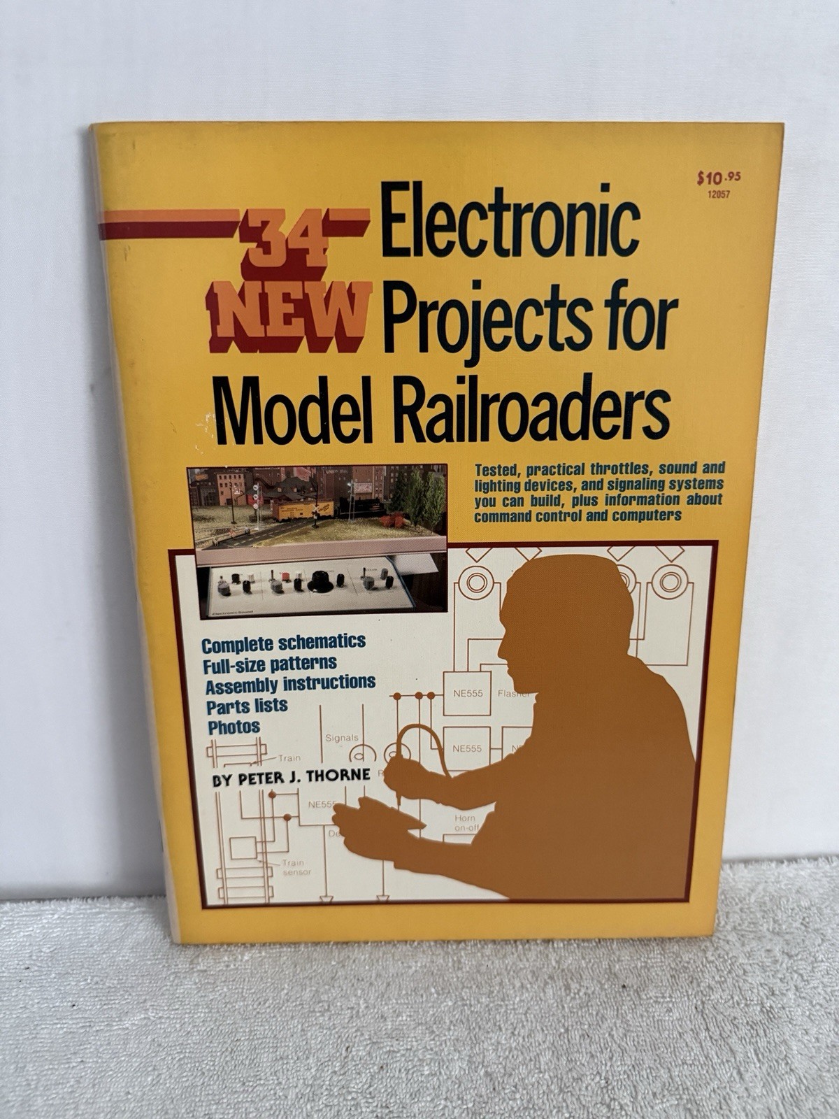 34 New Electronic Projects for Model Railroaders Second Print (Thorne, 1986)