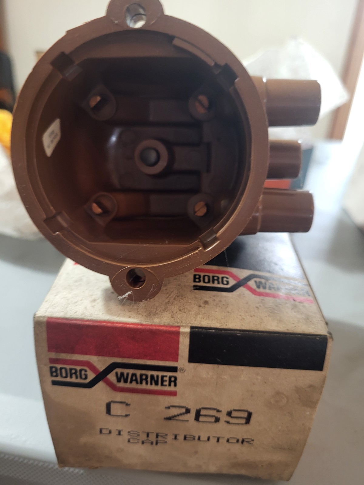 C269 Borg Warner Distributor Cap Standard DU-424