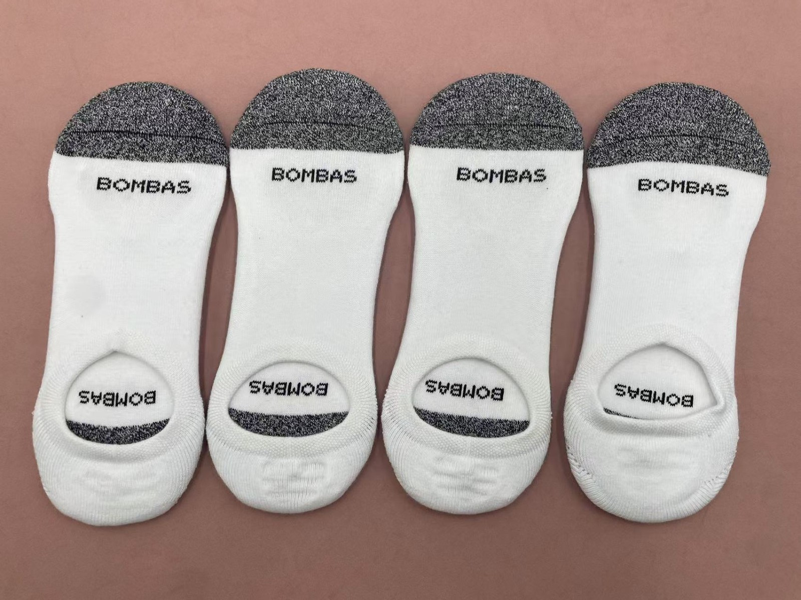 4 pairs Bombas Women's No Shows Socks Size Medium 8-10.5 White