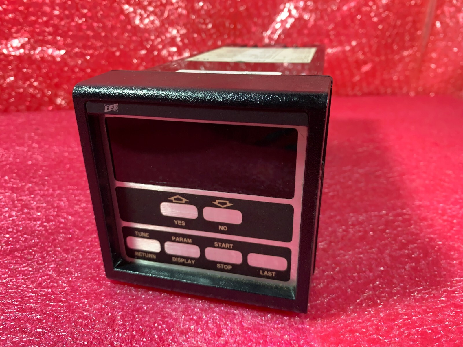 LFE Instruments Temperature Controller 220VAC 4-20mA Model 2000
