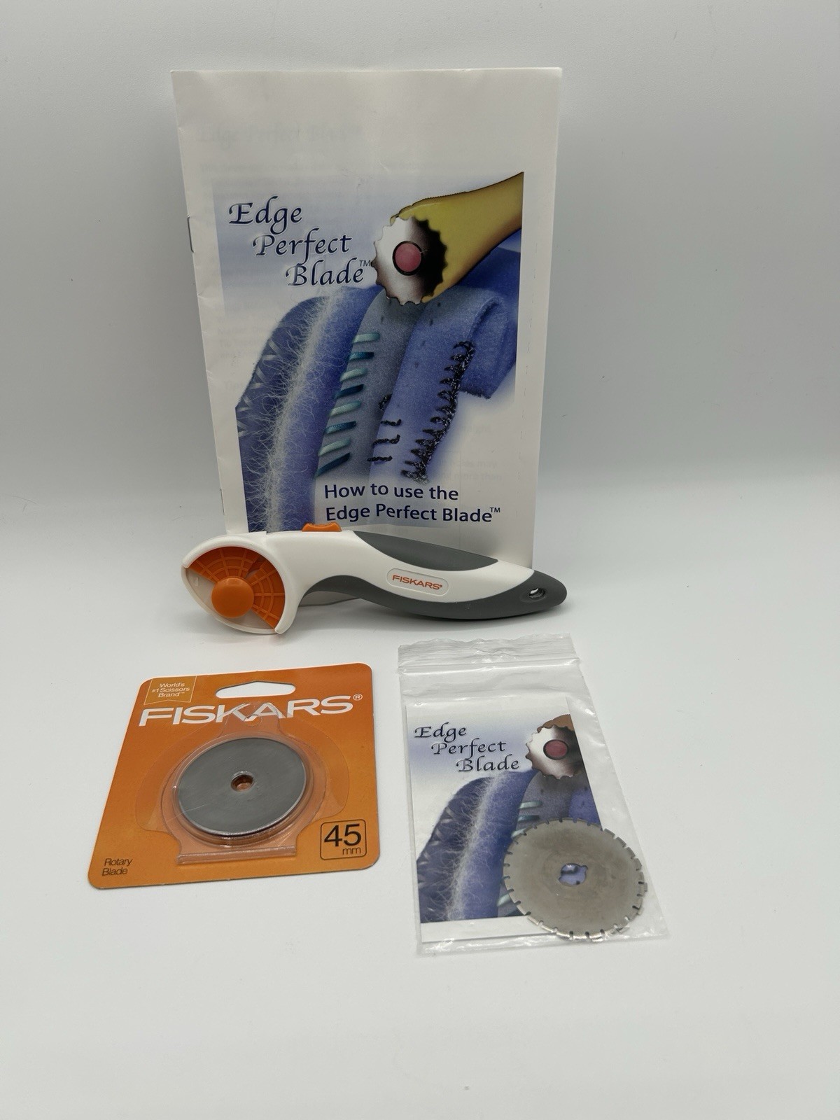 Sewing Crafts Tool Lot Fiskars Rotary Cutter & Extra Blades Edge Perfect Blade