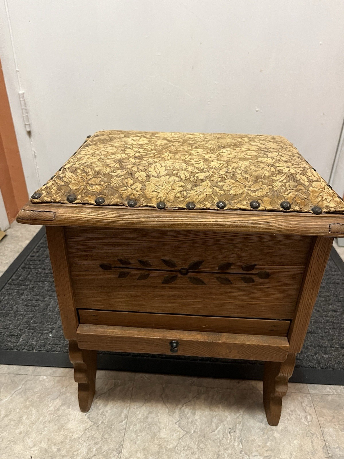 Solid Carved Wood Shoe Shine Box / Bench / Footstool  (FS54)   (VB-14)