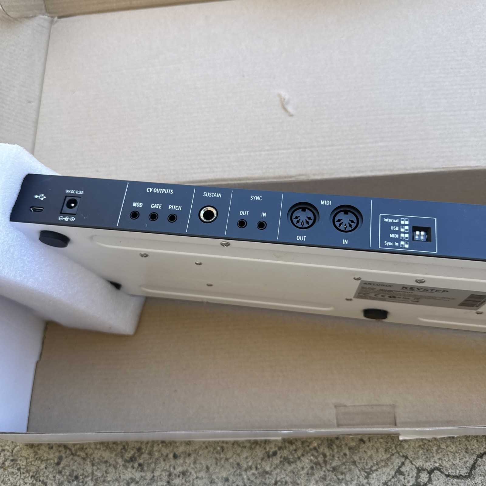 Arturia KeyStep 32-Key Slimkey MIDI Keyboard Controller Sequencer CV/Gate Out