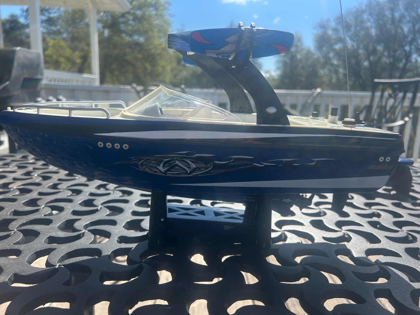 FULL FUNCTION 2006 MALIBU WAKESETTER, RC BOAT With Box, Instructions, and Stand
