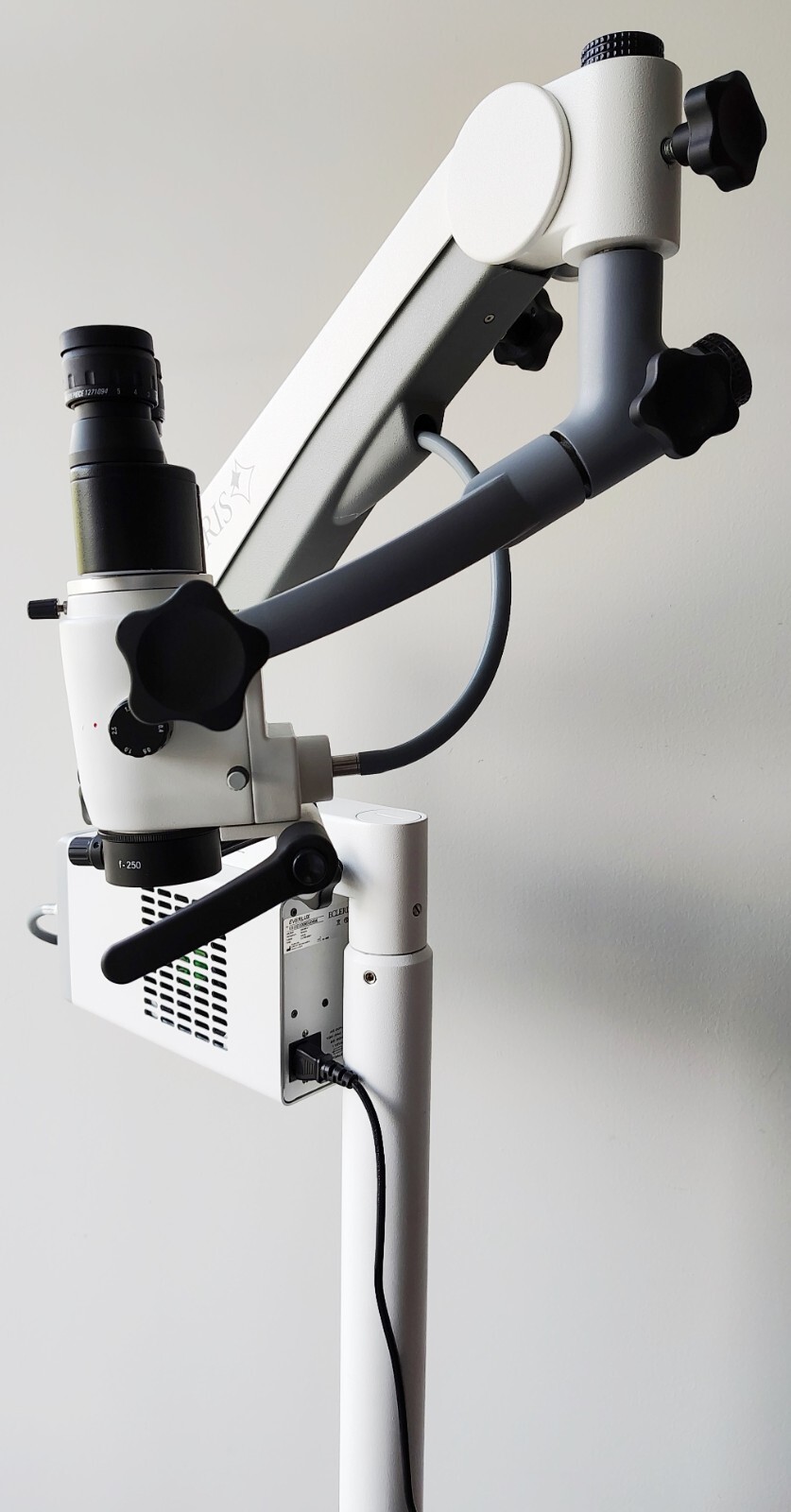 Ecleris Microstar Microscope U10M100F with Ecleris Everlux Light Source