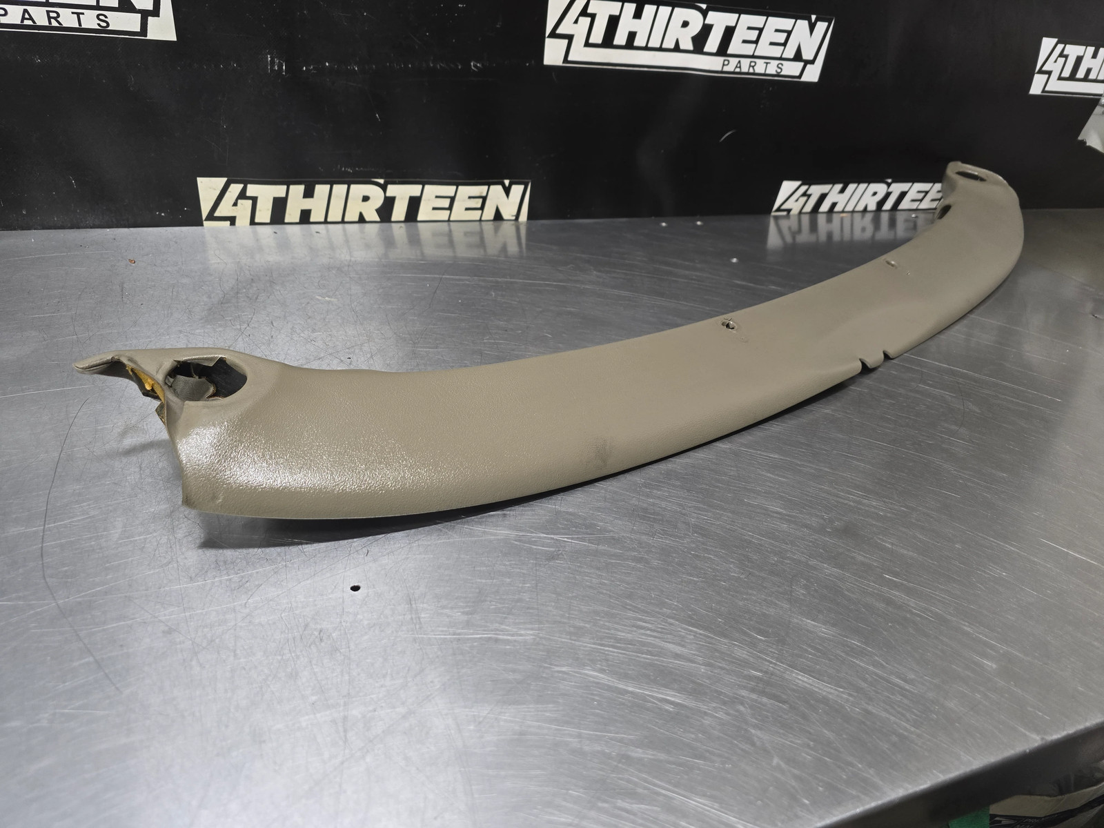 97-04 C5 CORVETTE WINDSHIELD UPPER TRIM MOLDING SHALE OEM 10247725 #N43