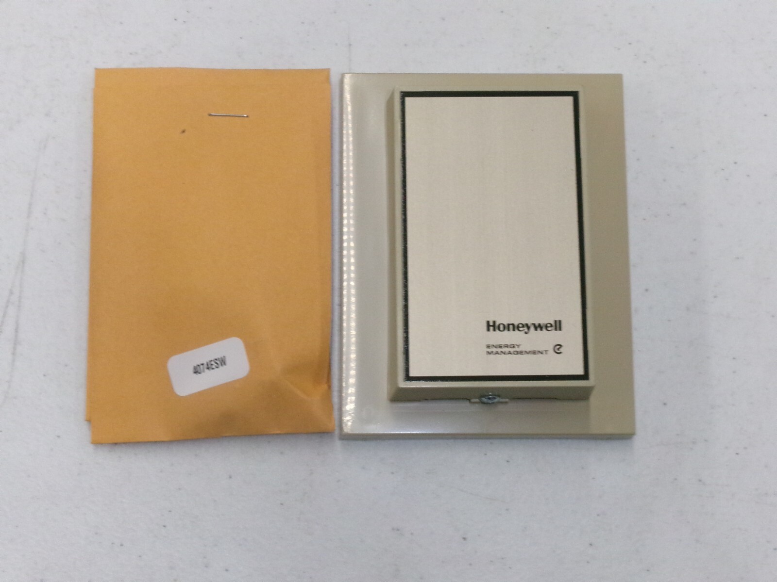 TR29-HONE   HONEYWELL ENCL WALL MT L/SENSOR REPLCS/T7047C1090
